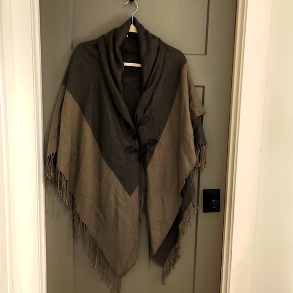 Sweaters - Shrug / cape.  NEW LADIES Must see